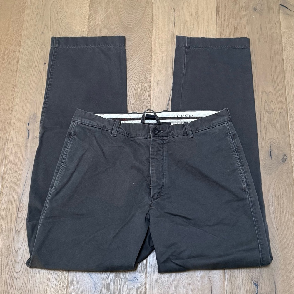 J Crew dark gray men’s chino style flat front pants in size 34 x 32